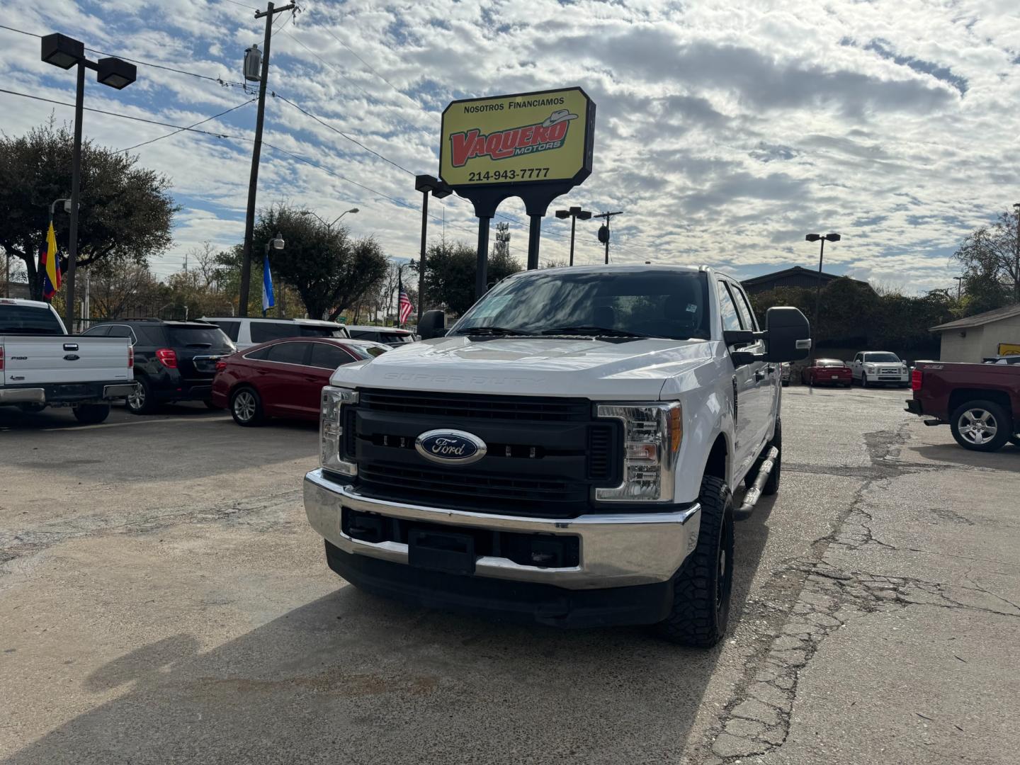 2017 white Ford F-250 SD King Ranch Crew Cab 4WD (1FT7W2B67HE) with an 6.2L V8 OHV 16V engine, 6A transmission, located at 945 E. Jefferson Blvd, Dallas, TX, 75203, (214) 943-7777, 32.752514, -96.811630 - Photo#0